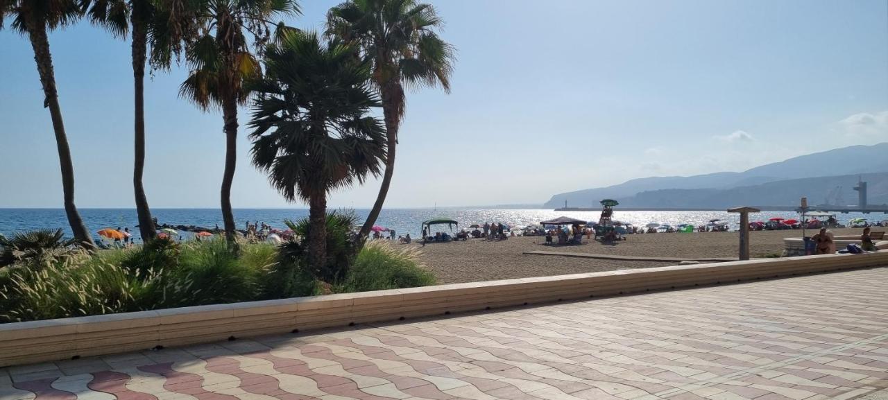 En Paseo Maritimo * Almeria